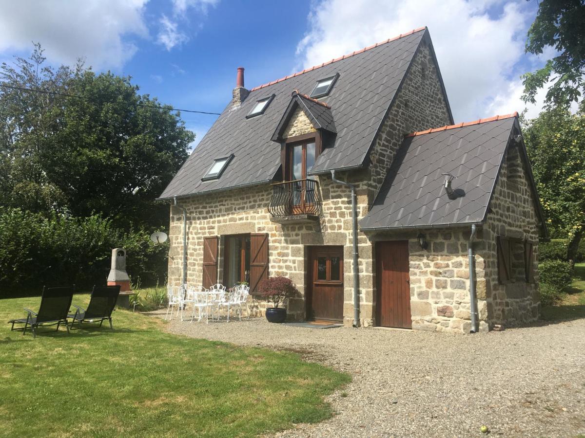 The Gingerbread House Cottage Beauficel Esterno foto