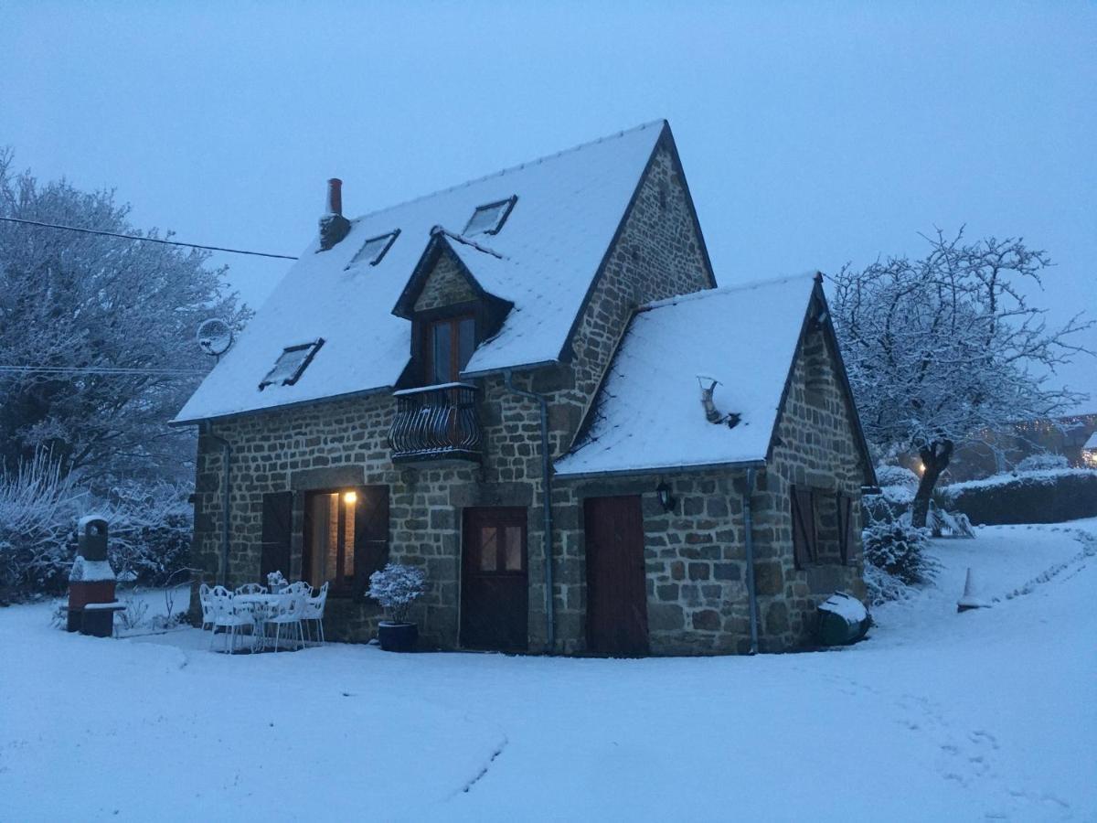 The Gingerbread House Cottage Beauficel Esterno foto
