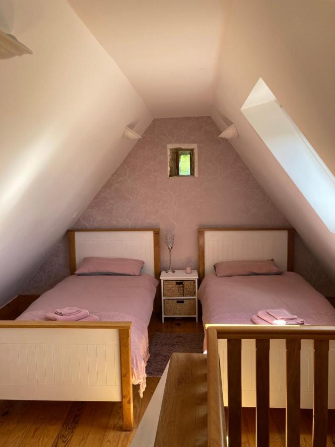 The Gingerbread House Cottage Beauficel Esterno foto
